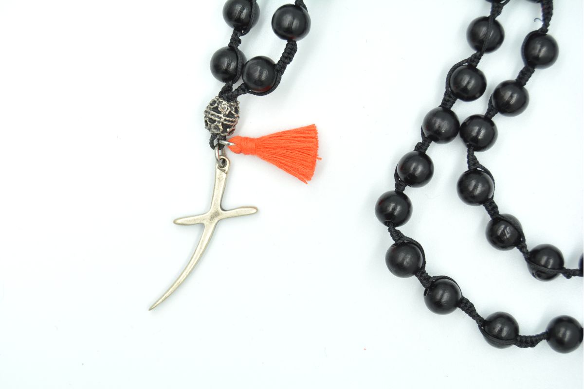 Collana rosario in legno faggio nero 8 mm Croce Melaeffe