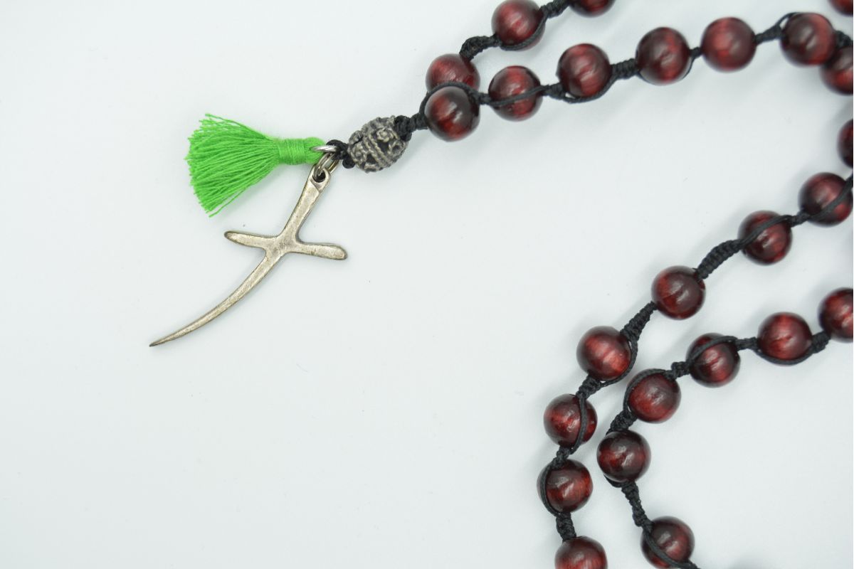 Collana rosario in legno faggio col. palissandro 8 mm Croce Melaeffe