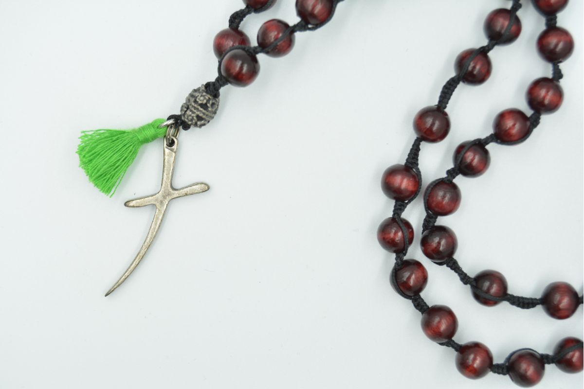 Collana rosario in legno faggio col. palissandro 8 mm Croce Melaeffe