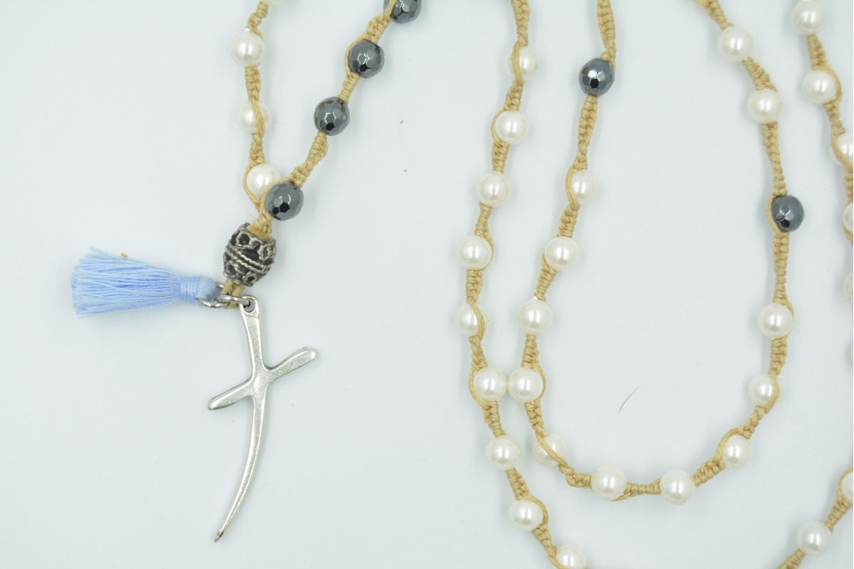 Collana rosario in madreperla bianca ed ematite sfaccettata 6 mm Croce Melaeffe