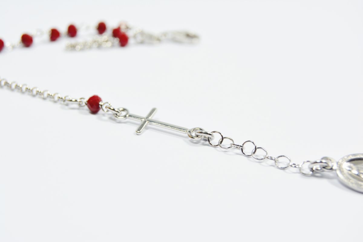 Bracciale decina D&G rosso con grani in Swarovski e Medaglia Miracolosa